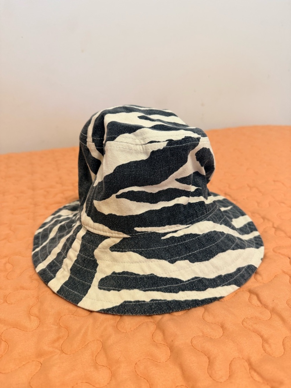 Lucky Brand Zebra Print Bucket Hat - Black and White